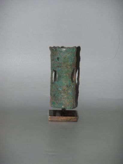 HAN (206 av. J.C. - 220 ap. J.C.) Elément de harnachement. En bronze à patine de...