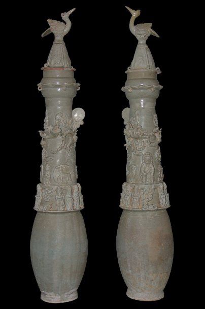 SONG (960 - 1279 ap. J.C.) Paire de vases « Humping » à décor en relief d'un dragon...
