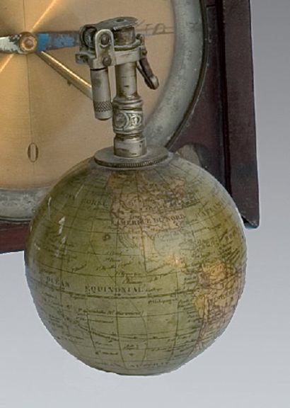null Globe de poche dit "Pocket Globe" transformé en briquet de table, G. THOMAS,...