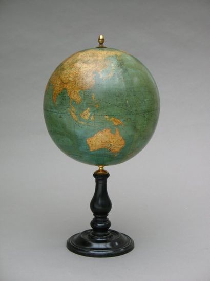 null Globe terrestre signé VIVIEN DE SAINT MARTIN. Monture polaire. Fin XIXeme siècle....