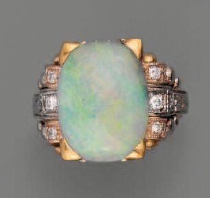 null BAGUE opale 1940, en or, platine et diamants