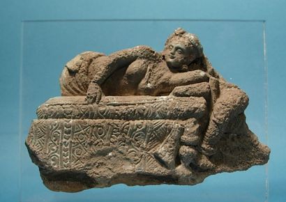 ART GRECO-BOUDDHIQUE DU GANDHARA(Ier - Vème siècle) Fragment représentant la princesse...