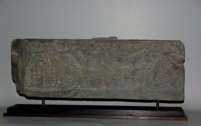 ART GRECO-BOUDDHIQUE DU GANDHARA (Ier - Vème siècle) Scène de bacchanale dans un...