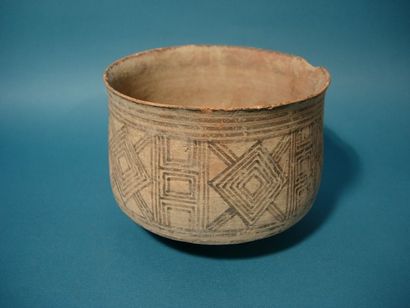 MEHRGARH (3000 av. J.C.) Bol. En terre cuite. (Collages). D : 16.5 cm