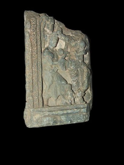 null Fragment de bas relief figurant la reine Maya accouchant de Bouddha et les premiers...