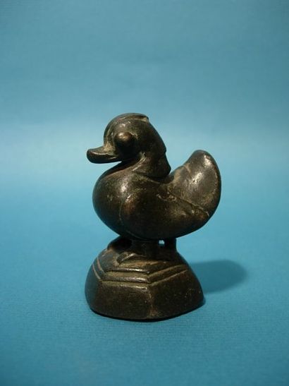 null Poids à opium. En bronze. Birmanie, XVIIIe s. H : 6.5 cm