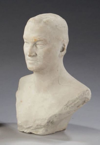 Naum Lvovic ARONSON (1872-1943) 
Sculpture en plâtre figurant un buste
Signée «N...