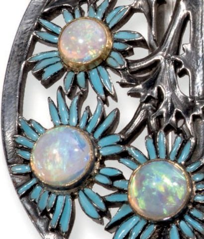RENE LALIQUE (1860-1945) 
Rare boucle de ceinture à motifs floraux, en argent, or,...