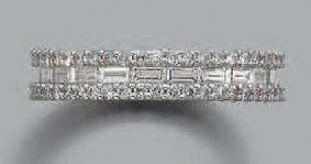 null Alliance, diamants baguette et brillants, en or 18k (3 cts env.) (D: 55)