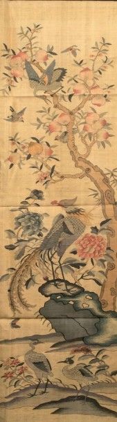 CHINE - XIXe siècle 
Quatre panneaux en kesi, représentant des oiseaux perchés sur...