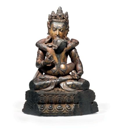 TIBET - XVIIe siècle 
Statuette de Vajdradhara en bois à traces de polychromie et...