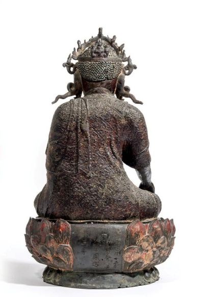 *CHINE - Epoque JIAJING (1522 - 1566) 
Statuette de bouddha en bronze à traces de...