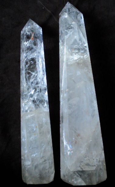 null A et B. Deux pointes de cristal de roche. 46 et 41 cm