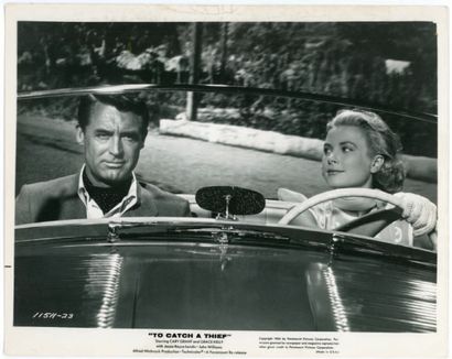 ALFRED HITCHCOCK MAIN AU COLLET (la)
Cary GRANT et Grace KELLY - 1955
Tirage original...