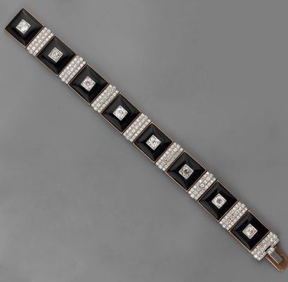 Bracelet ruban 1925, en platine, onyx et...