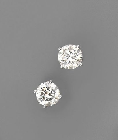 null Boutons d'oreille, diamants brillantés (2 cts env), en or