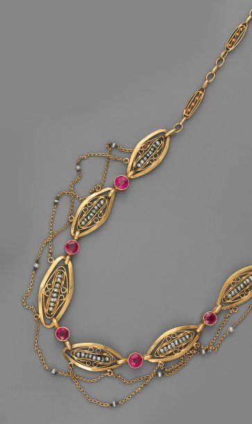 null Collier draperie XIXe, en or, perles fines et pierres rouges