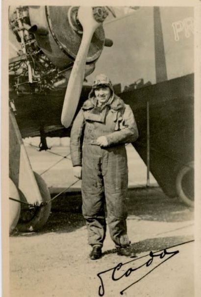 CODOS Paul [Iviers, 1896 - Paris, 1960], aviateur français 
Photographie signée....