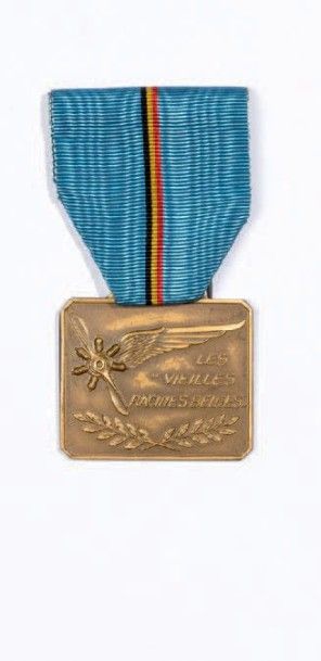 France Ensemble de cinq médailles:
- Etoile de chevalier de la Légion d'Honneur,...