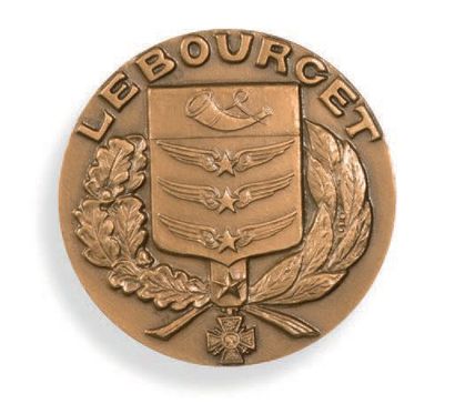 null Trois médailles en bronze patiné
- Médaille de «La ville d'Angers à M. Bellonte...