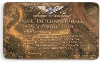 null Trois cartes de membre d'honneur offertes à Maurice Bellonte.
- Carte en métal...