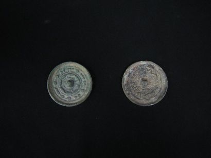 null TANG (618 - 907) Deux miroirs. En bronze. D : 5.5 cm