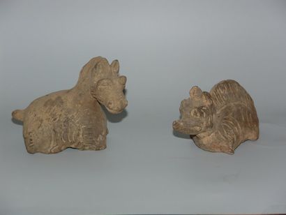 null YUAN (1279 - 1368) Deux animaux représentant les signes du zodiaque chinois....