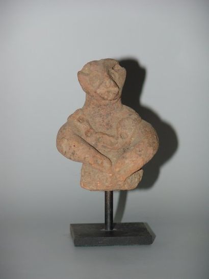 CHARSADDA (300 av. J.C.) Buste de singe. En terre cuite. H : 7.5 cm