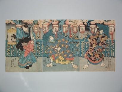 JAPON Triptyque de Kuniyoshi, une femme tient une lanterne près d'une dispute entre...