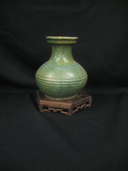 HAN (206 av. J.C. - 220 ap. J.C.) Vase « Hu » à décor de cercles. En terre cuite...