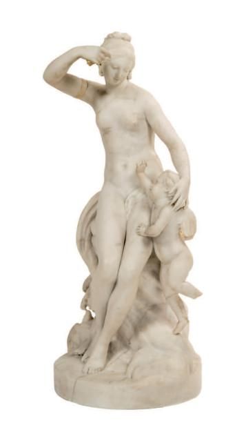 École FRANÇAISE, du XIXe siècle 
Vénus désarmant l'Amour
Sculpture en marbre blanc.
H....