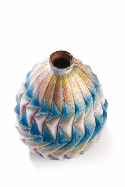 Camille FAURÉ (1874-1956) 
Vase ovoïde forme “Hook” en cuivre recouvert d'émaux translucides...