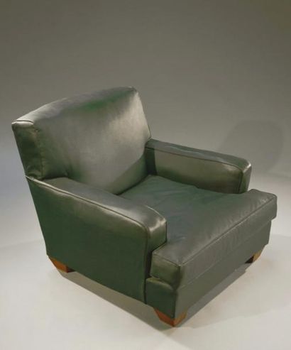 JEAN-MICHEL FRANK (1895-1941) & CHANAUX & CIE 
Important fauteuil bas entièrement...