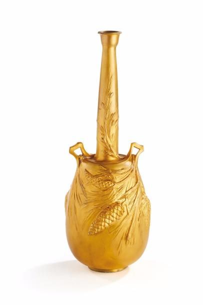 ALEXANDRE VIBERT (1847-1909) Vase à panse bombée et col droit cylindrique en bronze...