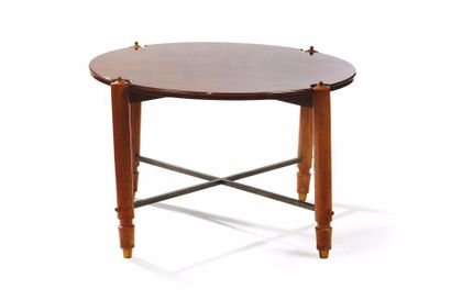 Jules LELEU (1883-1961) 
Table basse à plateau circulaire en bois laqué brun enserré...