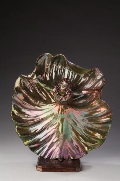 Domenico ZUMBO (1865-1939) Sculpture en céramique émaillée à reflets irisés figurant...