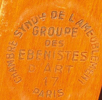 Jean PASCAUD (1903-1996) 
Armoire à caisson cubique en placage d'acajou à décor central...