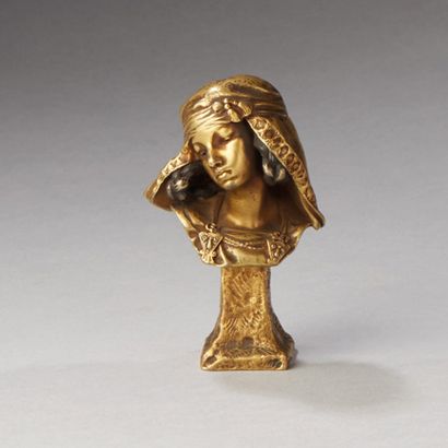 Louis-Ernest BARRIAS (1841-1905) Cachet de l'artiste en bronze doré. Vers 1900. H:...