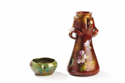 Clément MASSIER (1844-1917) 
Vase en céramique émaillée à reflets irisés à décor...