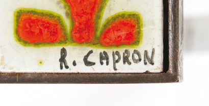 ROGER CAPRON (1922-2006) 
Table basse à plateau rectangulaire en carreaux en céramique...