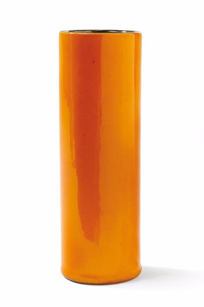 Georges JOUVE (1910-1964) 
Vase tubulaire en céramique émaillée orange.
Signé “Jouve...