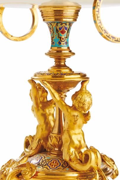 Maison Alphonse GIROUX Coupe en bronze doré, onyx et émaux cloisonnés. Signée “M...