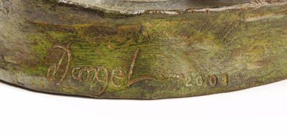 PATRICE DANGEL (XXème) 
Lampe en bronze à patine vert antique.
Signée et datée “Dangel...