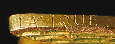 RENE LALIQUE (1860-1945) 
“Quatre libéllules”
Rare pendentif en or jaune et émail...