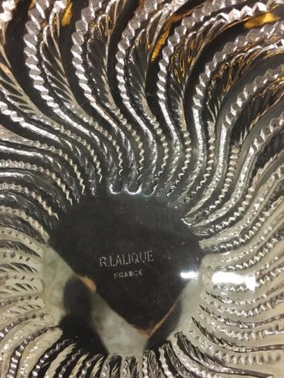 RENE LALIQUE (1860-1945) 
Vase “Dauphins” en verre moulé-pressé opalescent.
Signé...