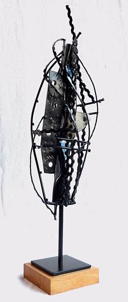FLORIDA Emile 
Sans titre
Sculpture en acier monochromée et vernie, sur socle en...