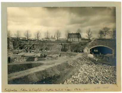 null POTERNE DES PEUPLIERS Les Fortifications. Deux tirages argentiques 1912
17x22...