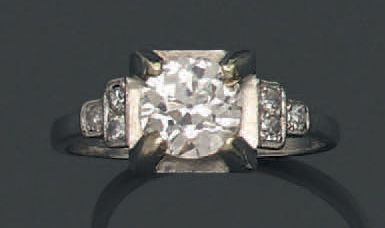 null Bague en platine (950°/00) serti d'un diamant de taille ancienne, env.1, 07...