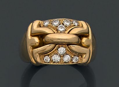 BULGARI Bague en or jaune 18K (750°/00) à motif d'anneaux godronnés sertis de diamants.
Signée.
Tour...