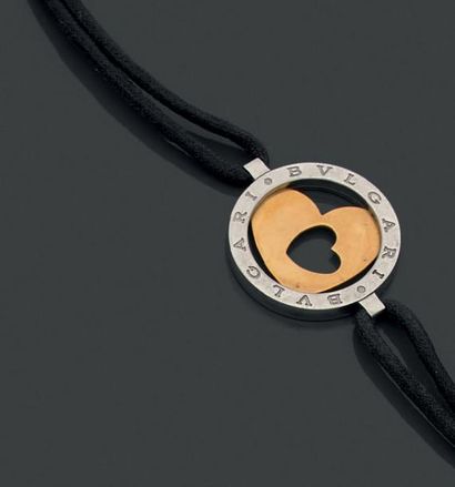 BULGARI Modèle "Tondo Cuore"
Bracelet à motif central en or jaune 18K (750°/00) et...